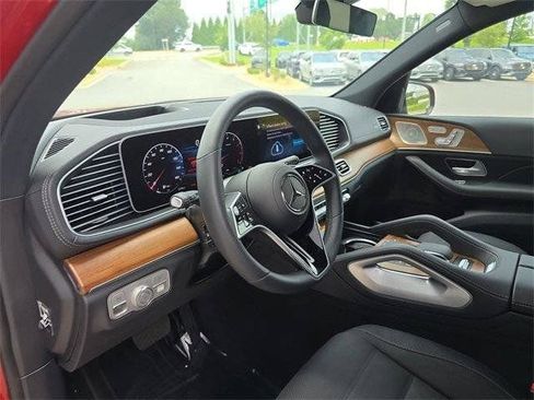 Used 2025 Mercedes-Benz GLS 450 4MATIC image 26