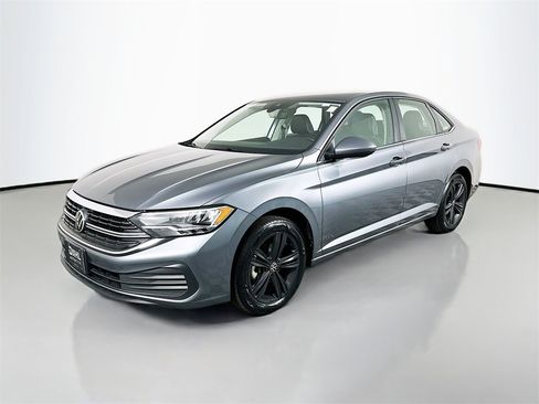 Used 2023 Volkswagen Jetta SE image 5