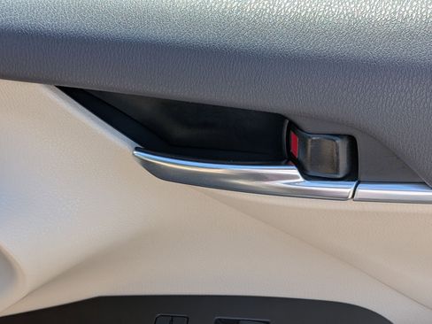 Used 2023 Toyota Camry LE image 32