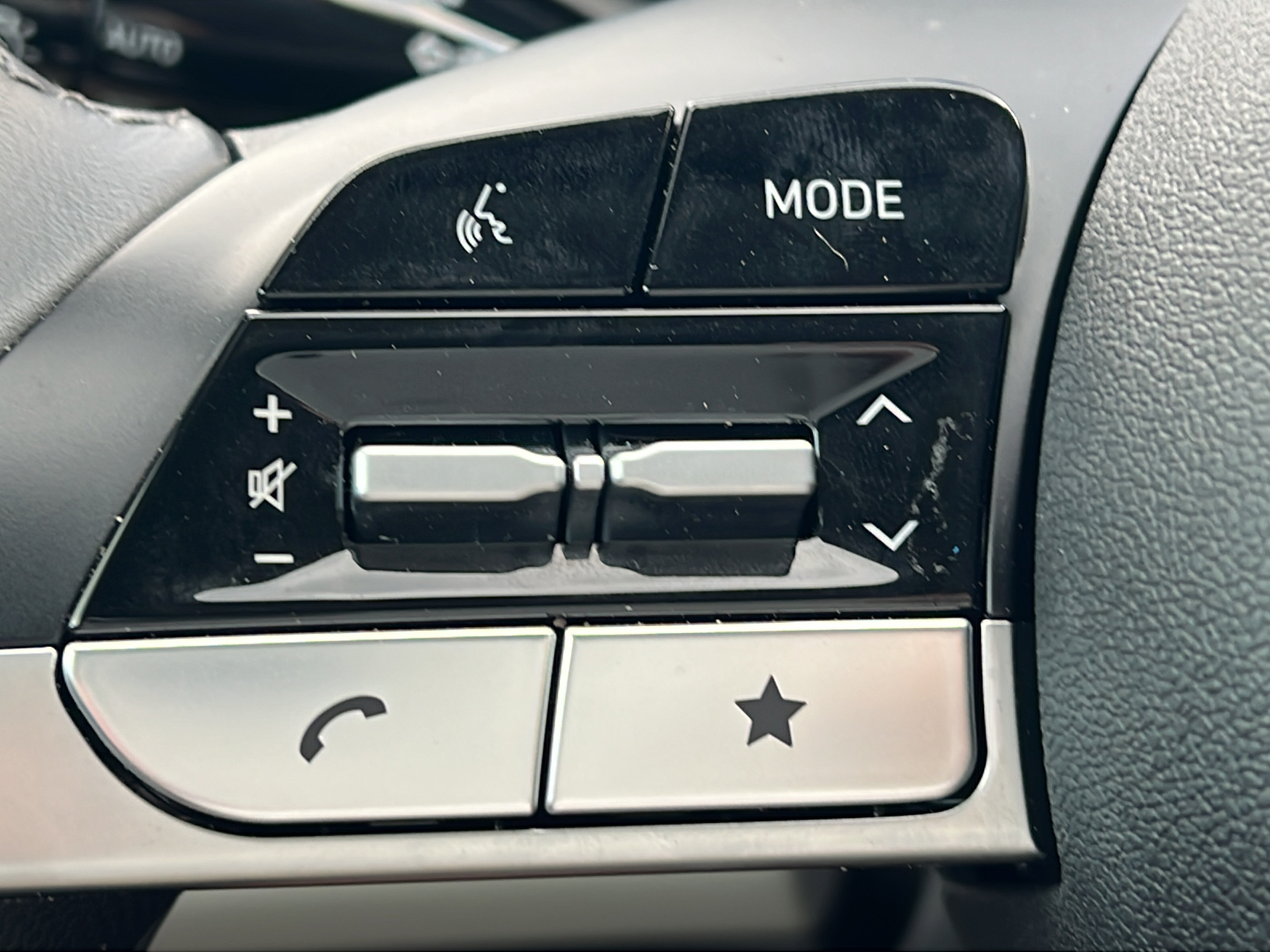 Certified 2025 Hyundai Elantra Limited FWD image 26