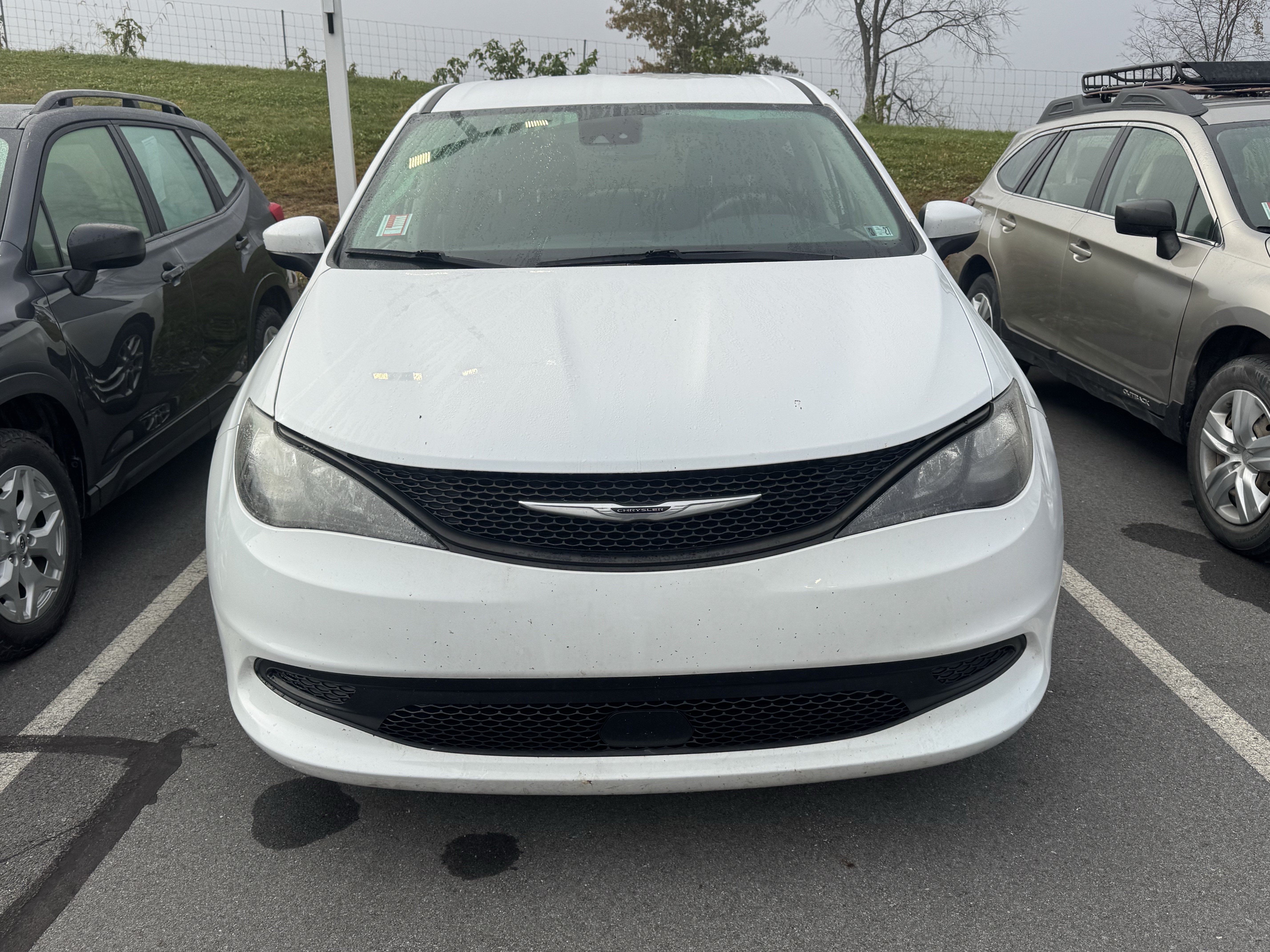 Used 2023 Chrysler Voyager LX FWD image 2