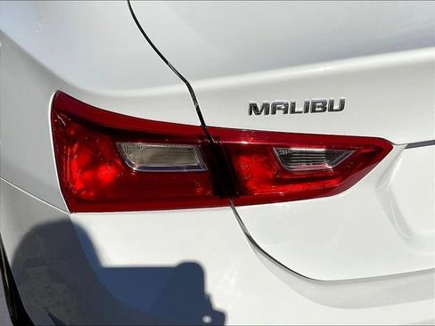 Certified 2022 Chevrolet Malibu LS FWD image 25