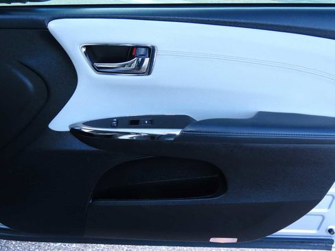 Used 2016 Toyota Avalon XLE image 22