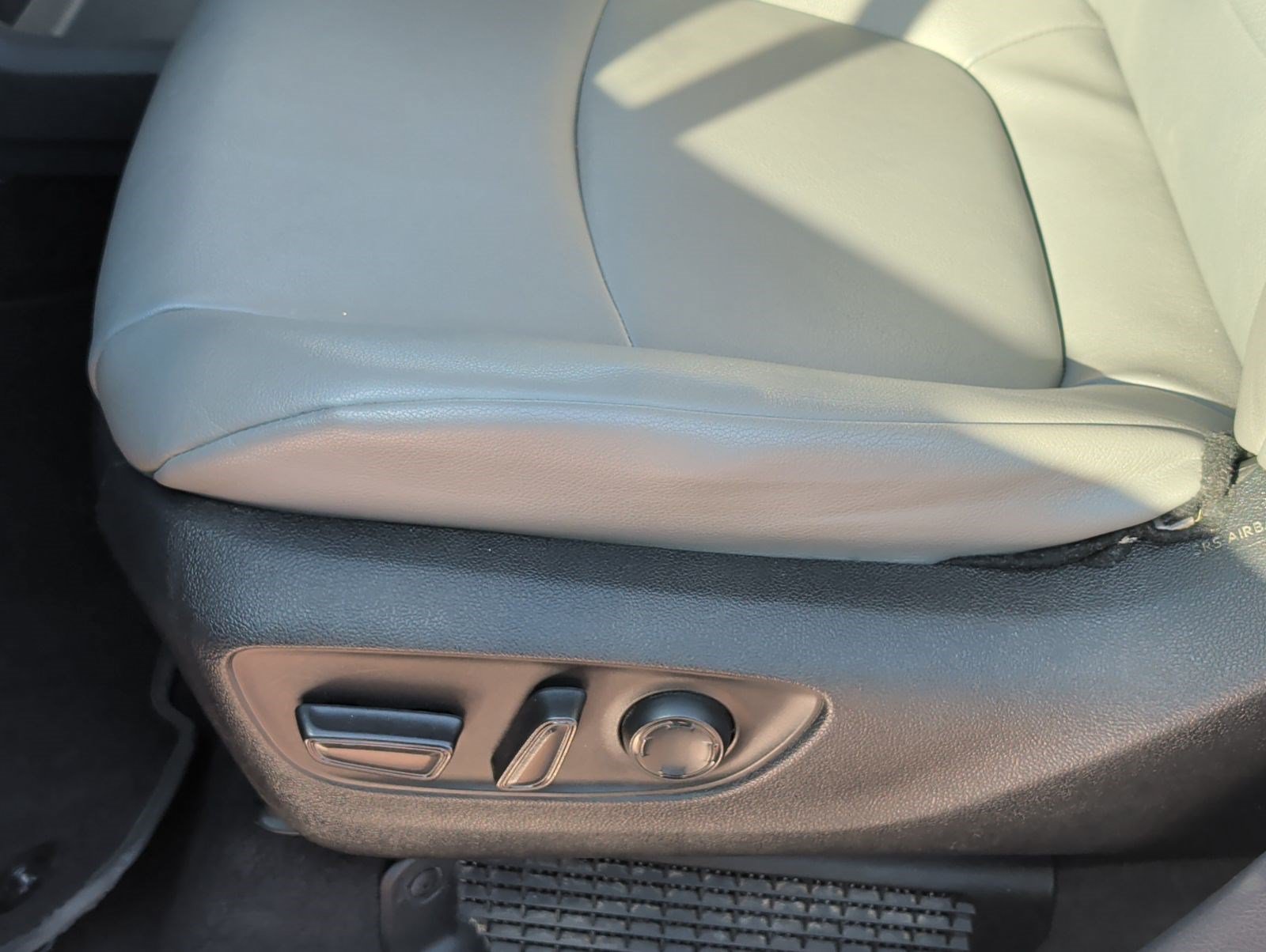 Used 2023 Toyota Sienna XLE FWD image 10