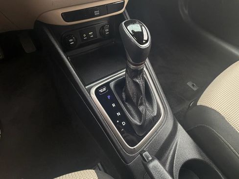 Used 2020 Hyundai Accent SE w/ Cargo Package FWD image 24