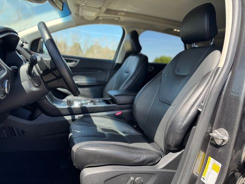 Used 2019 Ford Edge Titanium w/ Equipment Group 301A AWD/4WD image 22