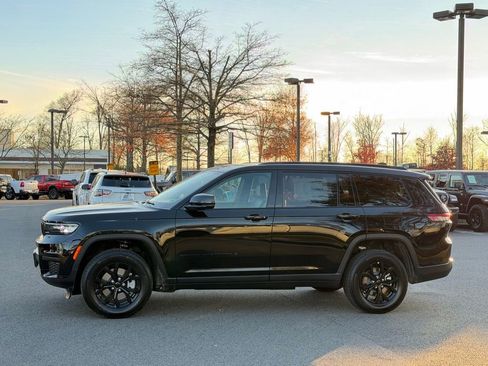 New 2025 Jeep Grand Cherokee L Altitude image 11