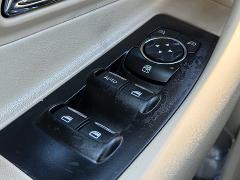 Used 2016 Ford Taurus SE FWD image 32