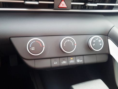 New 2026 Hyundai Elantra SE FWD image 21