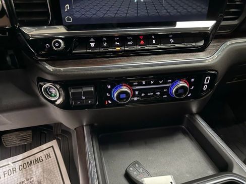 Used 2025 GMC Sierra 2500 SLT image 24