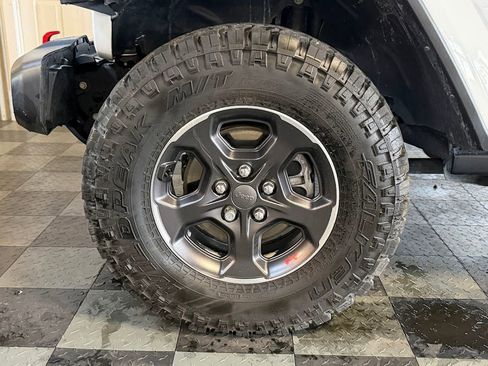 Used 2023 Jeep Gladiator Rubicon w/ Cold Weather Group image 31