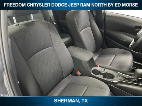 Used 2025 Toyota Corolla LE image 9