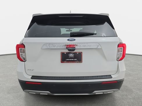 Used 2023 Ford Explorer XLT w/ Equipment Group 202A image 6