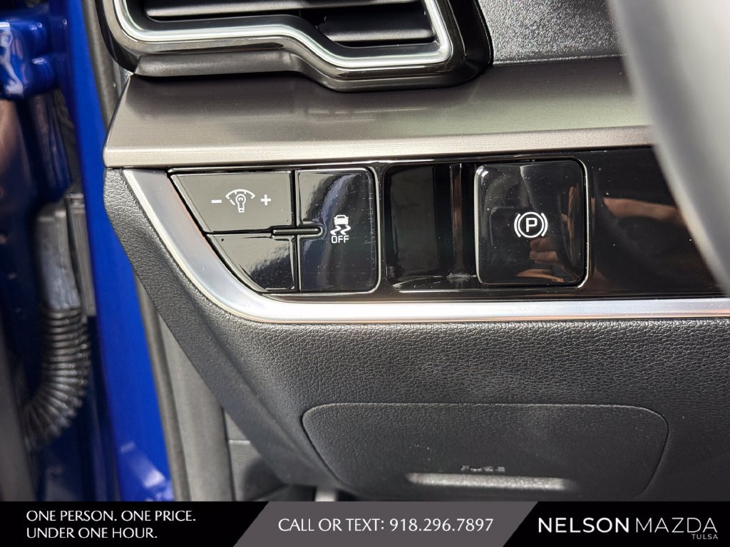 Used 2024 Kia Sportage EX FWD image 28