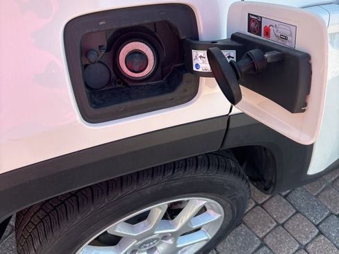 Used 2021 Jeep Renegade Limited image 36