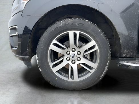 Used 2022 Ford Expedition Limited image 22