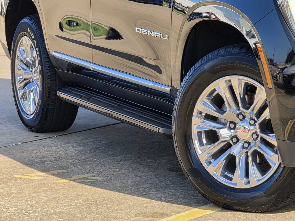 Used 2025 GMC Yukon Denali AWD/4WD image 11