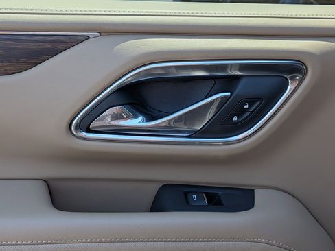 Used 2024 Chevrolet Suburban Premier w/ Premium Package AWD/4WD image 27