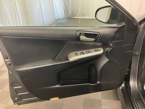 Used 2014 Toyota Camry SE FWD image 18