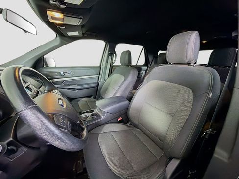 Used 2018 Ford Explorer XLT image 13