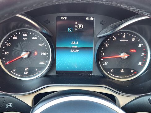 Used 2021 Mercedes-Benz GLC 300 4MATIC image 10