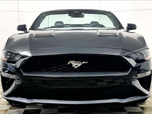 Used 2023 Ford Mustang Premium image 3