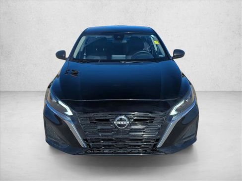 Used 2024 Nissan Altima 2.5 SV image 2