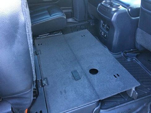 Used 2019 Nissan Titan SL w/ Midnight Edition image 37