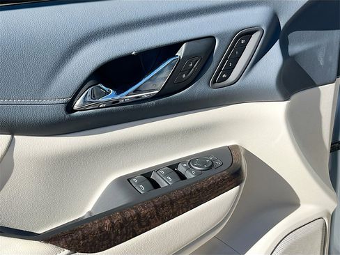 Used 2021 GMC Acadia Denali w/ Denali Technology Package image 18