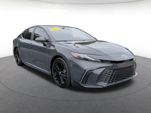 Used 2025 Toyota Camry SE w/ Convenience Package FWD image 8