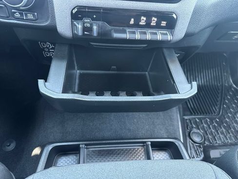 Used 2025 RAM 1500 Warlock AWD/4WD image 9