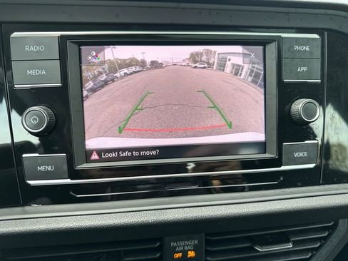 Certified 2023 Volkswagen Jetta SE w/ Panoramic Sunroof Package FWD image 29