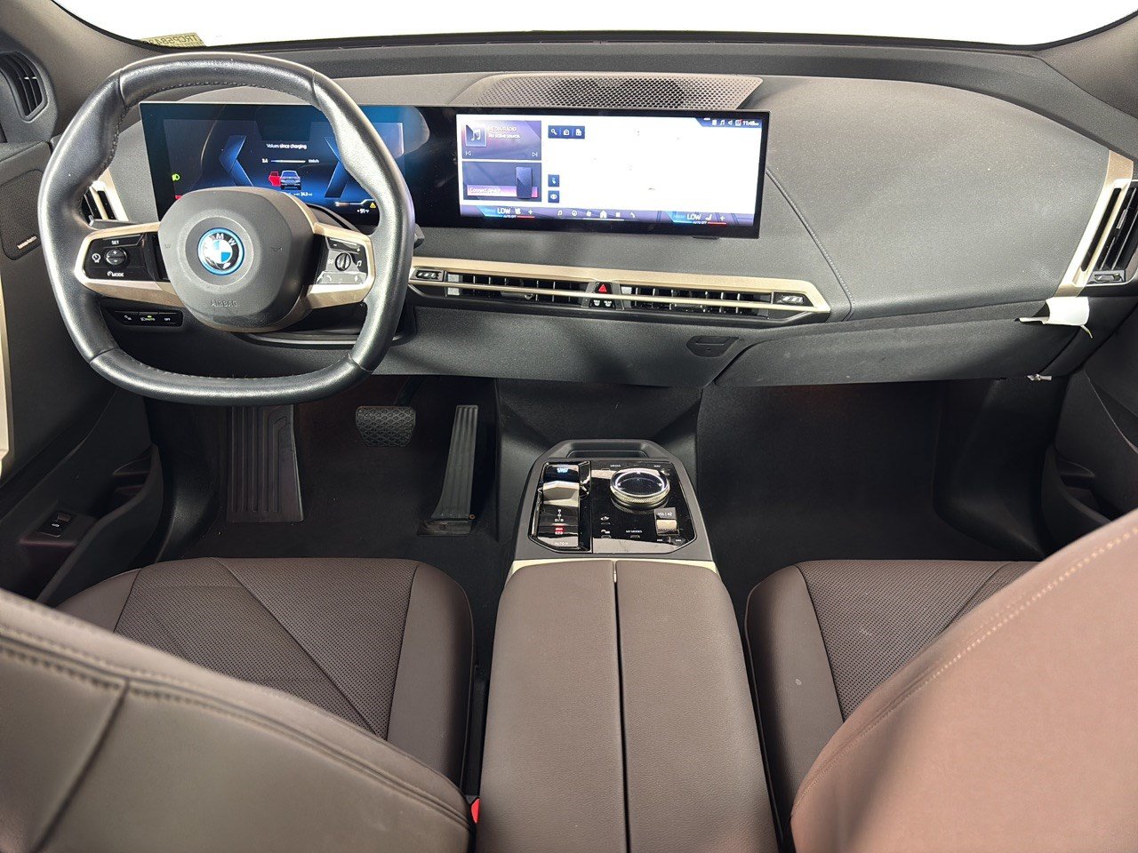 Used 2024 BMW iX xDrive50 w/ Sport Package AWD/4WD image 17