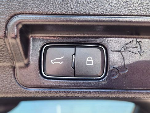 Used 2022 Ford Explorer Limited w/ Equipment Group 301A image 16