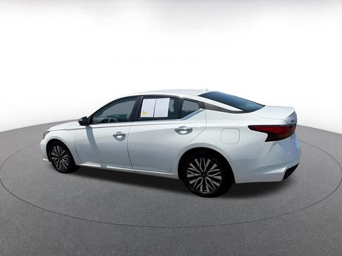Used 2025 Nissan Altima 2.5 SV FWD image 8