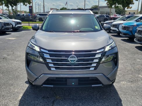 Certified 2025 Nissan Rogue SL w/ SL Premium Package FWD image 2