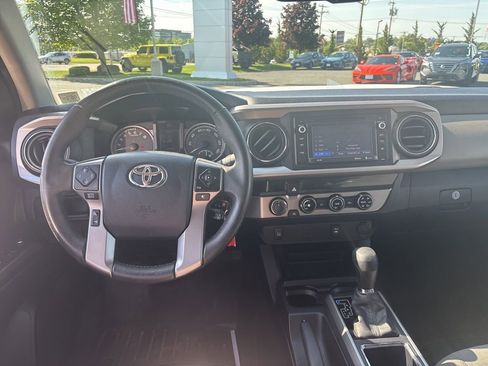 Used 2017 Toyota Tacoma SR5 w/ Tow Package AWD/4WD image 24