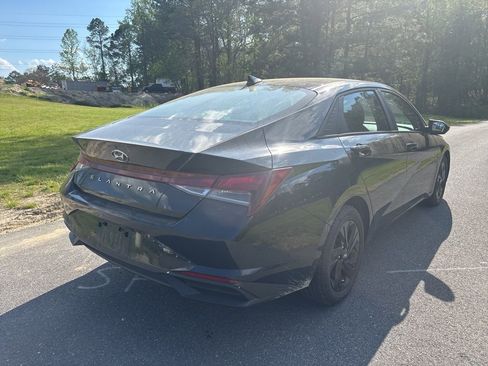 Used 2023 Hyundai Elantra SEL image 5