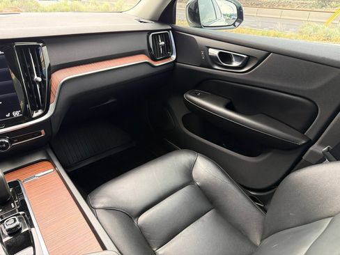 Used 2022 Volvo S60 B5 Momentum w/ Premium Package AWD/4WD image 13