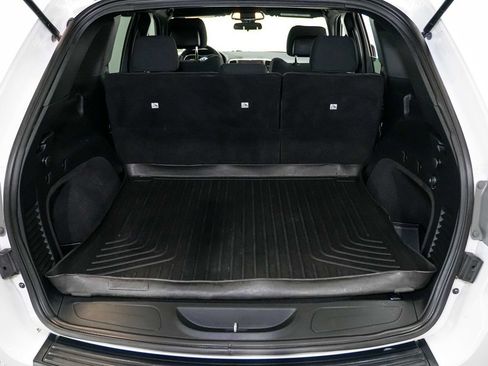 Used 2018 Jeep Grand Cherokee Laredo RWD image 21