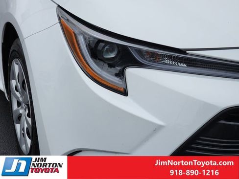 Used 2025 Toyota Corolla LE FWD image 9