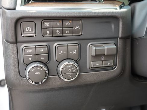 Certified 2026 Chevrolet Suburban High Country w/ Sun And Tow Package AWD/4WD image 16