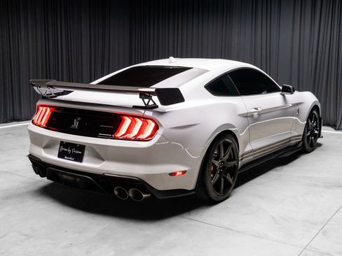 Used 2021 Ford Mustang Shelby GT500 w/ Carbon Fiber Track Pack RWD image 39