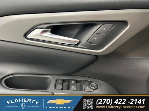 Used 2025 Chevrolet Traverse LT w/ LPO, Floor Liner Package FWD image 21