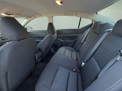 Certified 2025 Nissan Altima 2.5 S FWD image 10