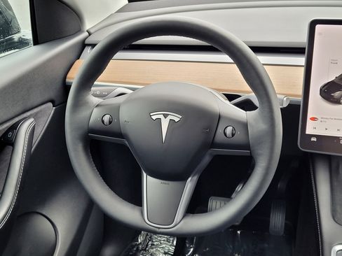 Used 2021 Tesla Model Y Long Range AWD/4WD image 12