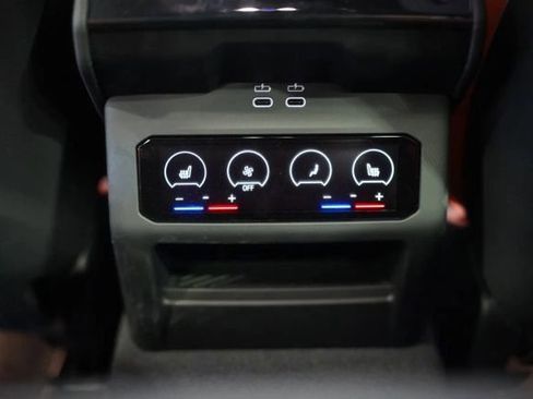 Used 2025 BMW M5 w/ Carbon Package AWD/4WD image 61
