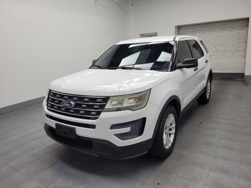 Used 2016 Ford Explorer image 2