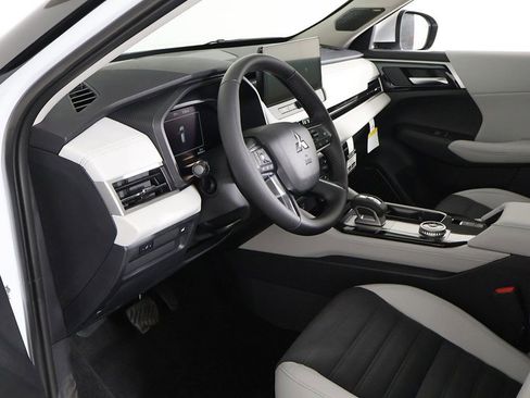 New 2025 Mitsubishi Outlander SE FWD image 27