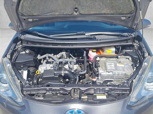 Used 2015 Toyota Prius C Two w/ Preferred Accessory Package FWD image 19